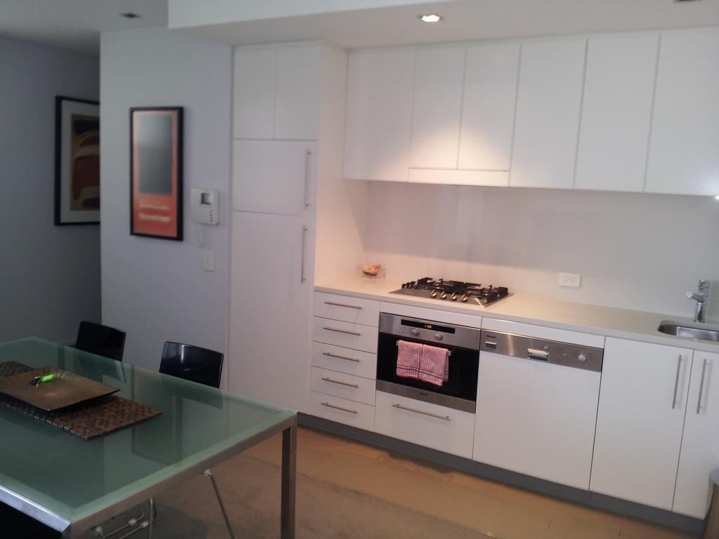 Wyndel Apartments Crows Nest - Clarke Street Room photo